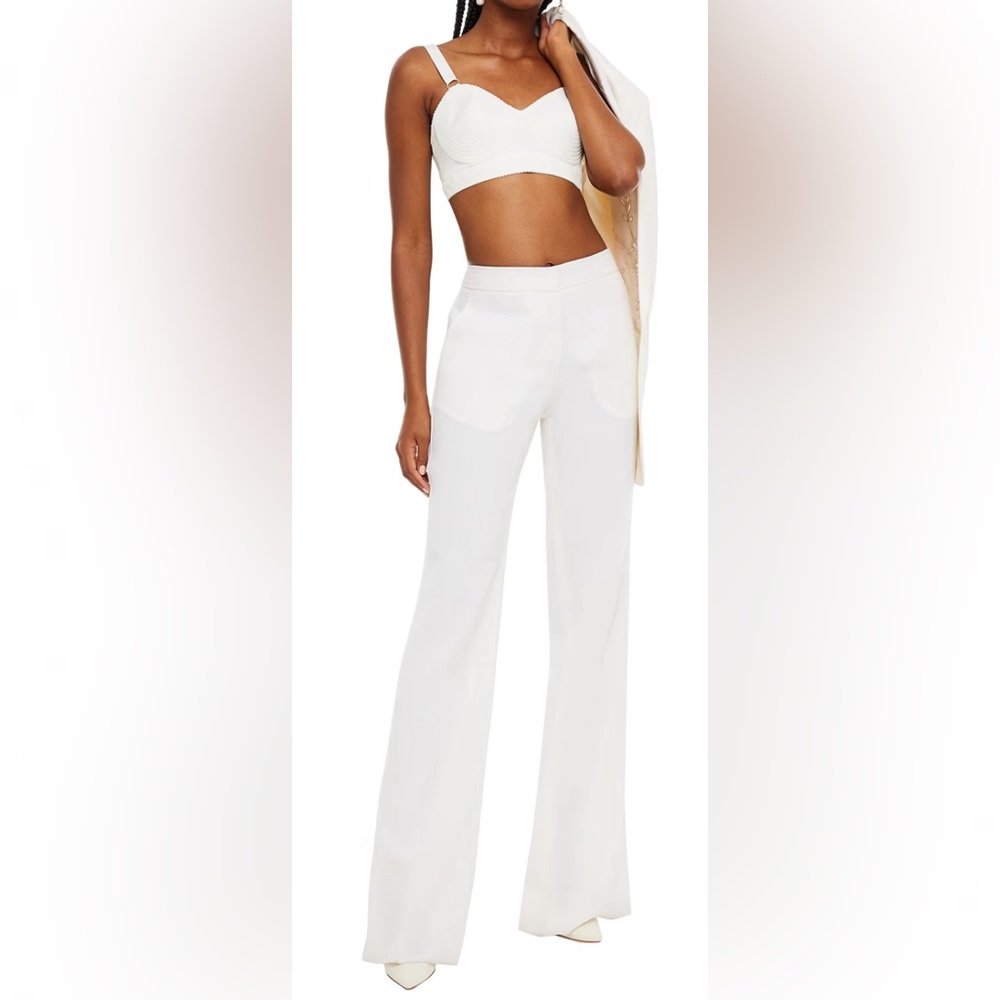 🤍✨ STELLA MCCARTNEY
Picot-trimmed embroidered twill bra top ✨🤍